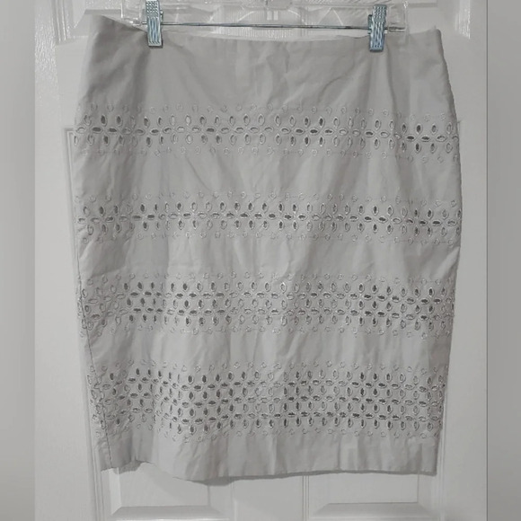 Charter Club Light Gray 100% Cotton Eyelet Pencil Skirt in Size 16 - Picture 1 of 9